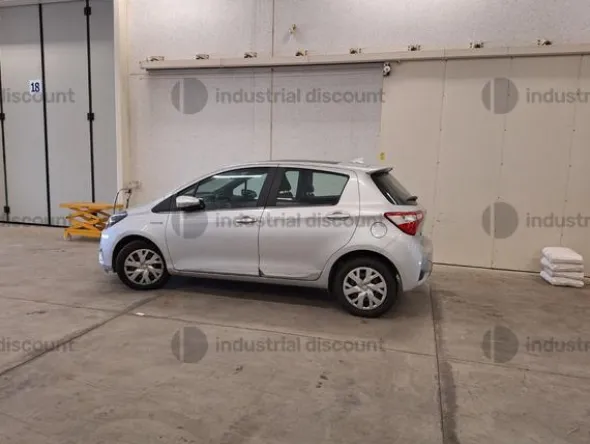 10#9480 Autovettura Toyota Yaris hybrid
