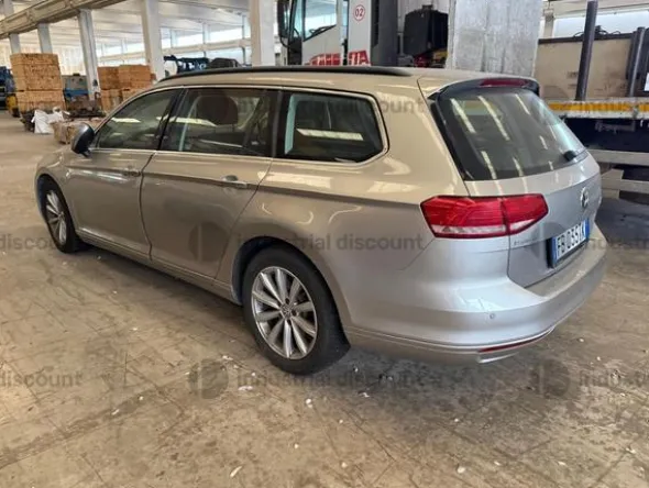 30#9706 Autovettura Volkswagen Passat