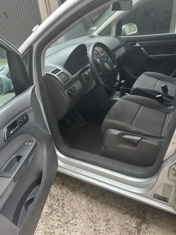 AUTOVETTURA VOLKSWAGEN TOURAN TARGA DD457EM