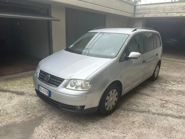 AUTOVETTURA VOLKSWAGEN TOURAN TARGA DD457EM