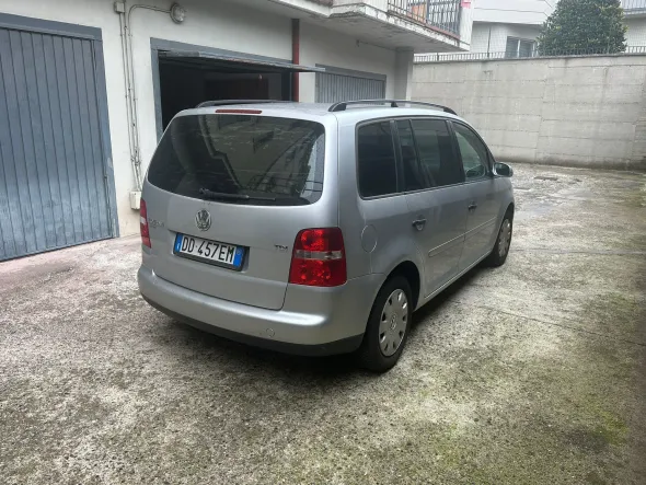 AUTOVETTURA VOLKSWAGEN TOURAN TARGA DD457EM
