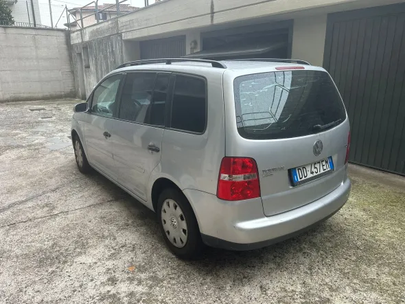AUTOVETTURA VOLKSWAGEN TOURAN TARGA DD457EM