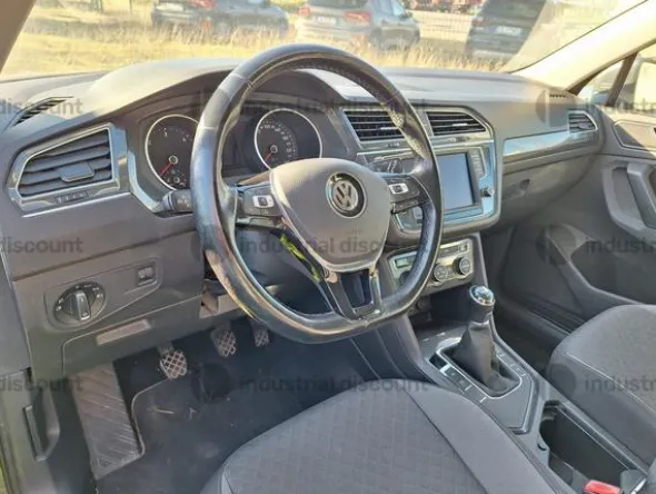 6#8738 Autovettura Wolkswagen Tiguan