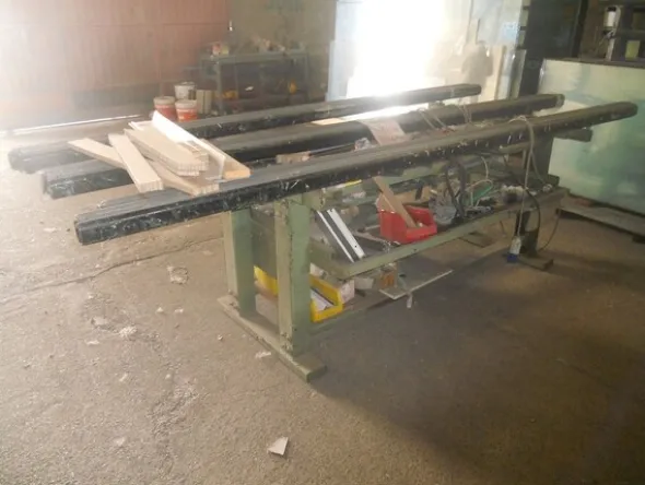 25#6304 Banchi di lavoro in ferro