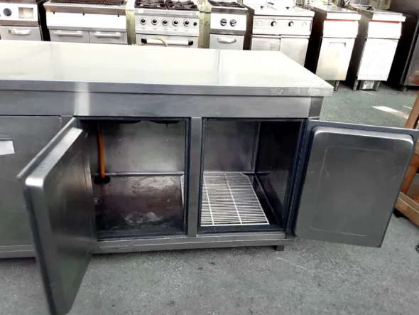 Banco refrigerato a 4 porte