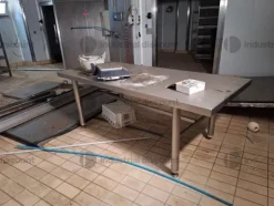 25#9389 BilanciaCarrelli acciaioBanchi lavoro eScrivania