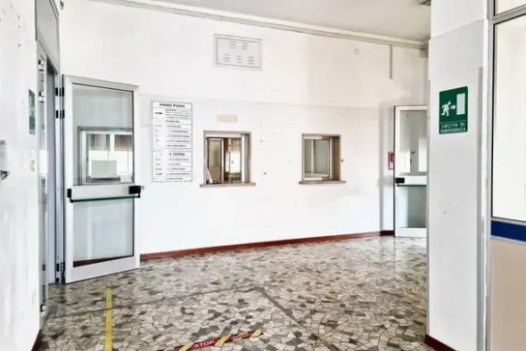 #23660 Blocco uffici pubblici in edifico polifunzionale