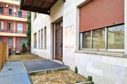 #23660 Blocco uffici pubblici in edifico polifunzionale