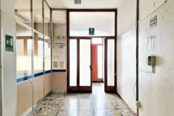 #23660 Blocco uffici pubblici in edifico polifunzionale