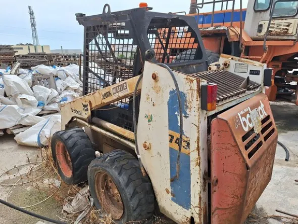 48#8350 BOBCAT MINI PALA