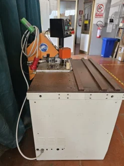 Bordatrice manuale IDM KOMPACT a norme CE