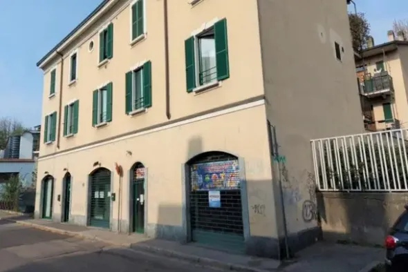 #14907 Bottega commerciale con retro magazzino