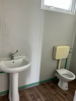 Box monoblocco con bagno laterale