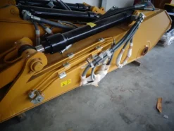 16#8048 Braccio Caterpillar