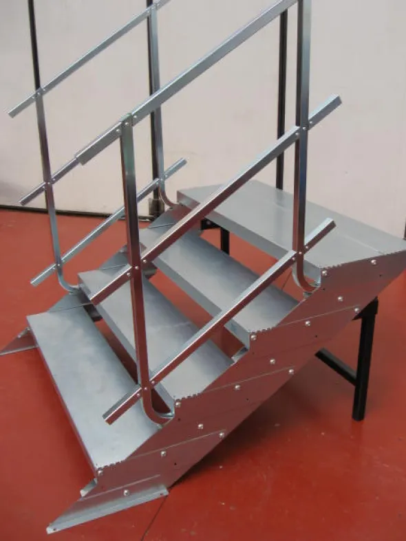 Brevetto - Scale modulari antisismiche senza saldature