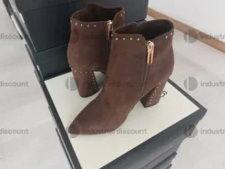 8#8952 Calzature e arredo ufficio