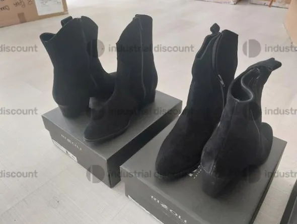 8#8952 Calzature e arredo ufficio