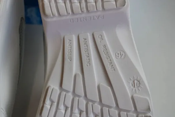 90#5240 Calzature sanitarie Safe Way