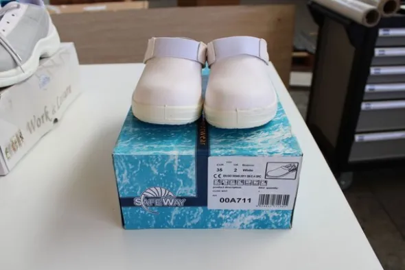 92#5240 Calzature sanitarie Safe Way