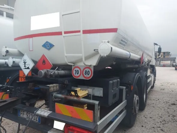 3#7657 Camion cisterna Daf 460