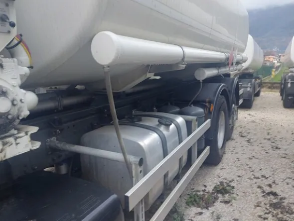 3#7657 Camion cisterna Daf 460
