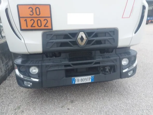 7#7657 Camion cisterna Renault trucks