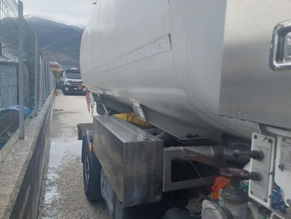 7#7657 Camion cisterna Renault trucks