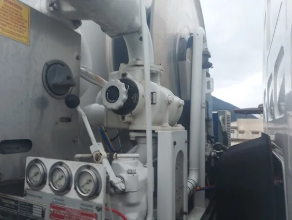 7#7657 Camion cisterna Renault trucks