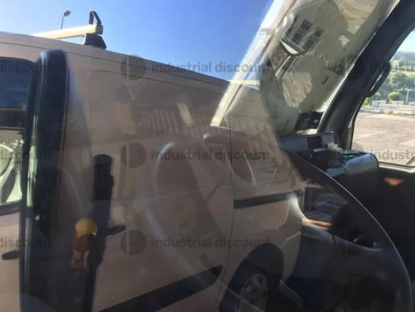 1#9935 Camion Nissan Cabstar con cestello