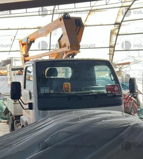 1#9935 Camion Nissan Cabstar con cestello