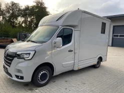 Camion per il trasporto di cavalliRenault Master 2024