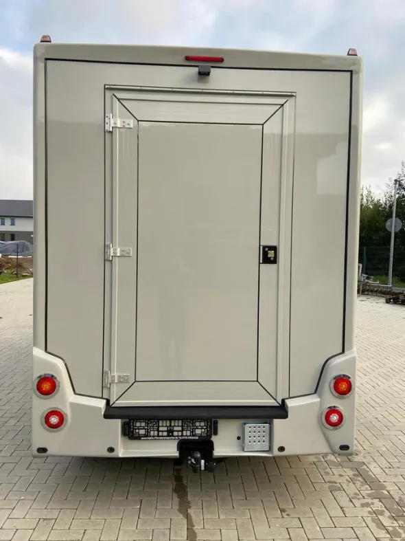 Camion per il trasporto di cavalliRenault Master 2024