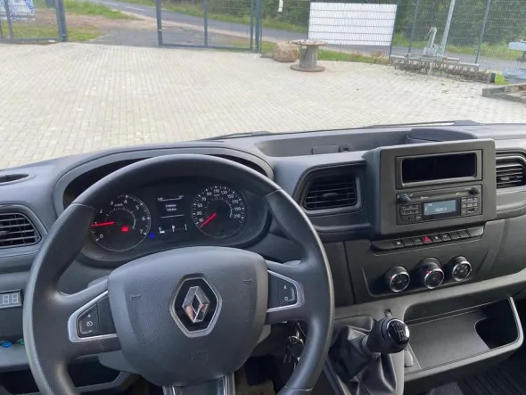 Camion per il trasporto di cavalliRenault Master 2024