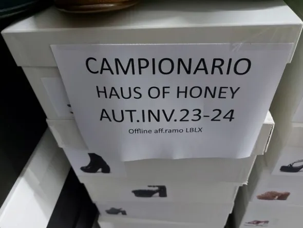 77#8119 Campionario capi d'abbigliamento e scarpe