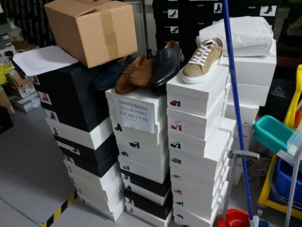 77#8119 Campionario capi d'abbigliamento e scarpe