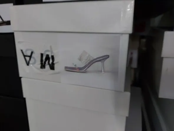 77#8119 Campionario capi d'abbigliamento e scarpe