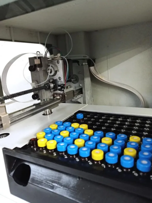 CAMPIONATORE AUTOMATICO PER HPLC PERKIN ELMER (COMP-28)