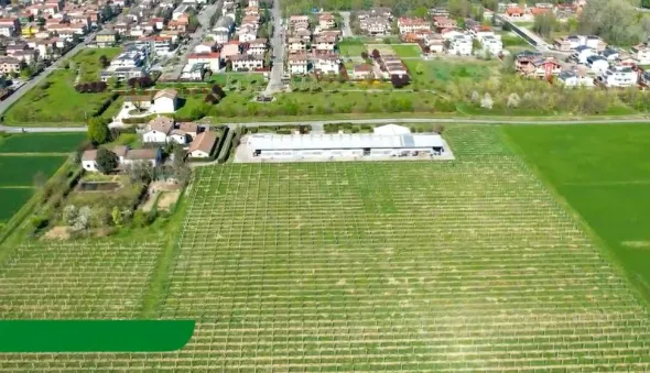 Capannone a Carpi immerso nel verde vicino al centro