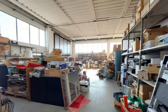 #23007 Capannone ad uso commerciale con cortile
