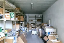 #23007 Capannone ad uso commerciale con cortile