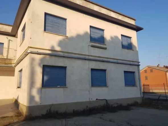 #8979 Capannone artigianale con palazzina uffici