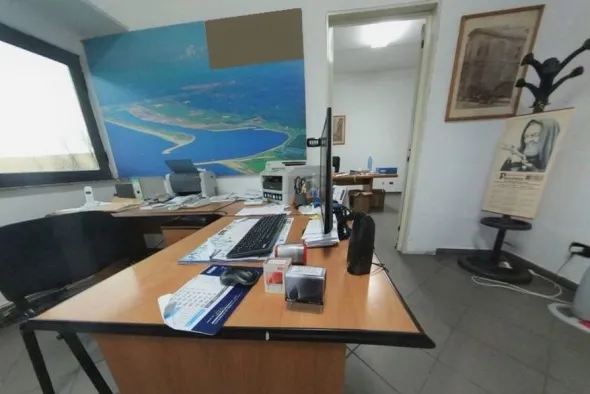 #12844 Capannone artigianale con piazzale privato