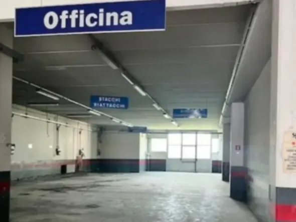 #2536904 Capannone commerciale con ampio parcheggio