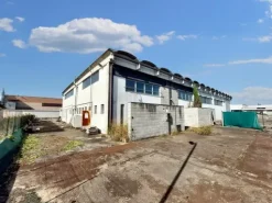 #23858 Capannone commerciale con uffici e area pertinenziale