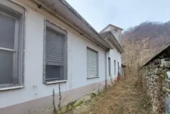 #14679 Capannone con aree urbane e parcheggio