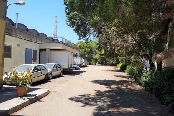 #11089 Capannone con laboratorio, negozio e zona uffici