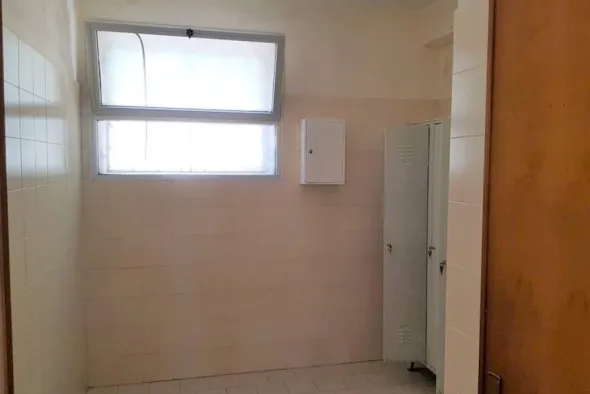 #11089 Capannone con laboratorio, negozio e zona uffici