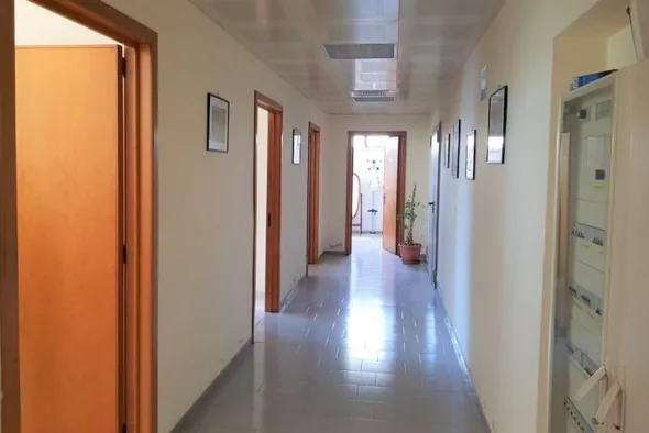 #11089 Capannone con laboratorio, negozio e zona uffici