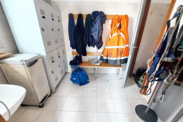 #23742 Capannone con uffici e alloggio custode