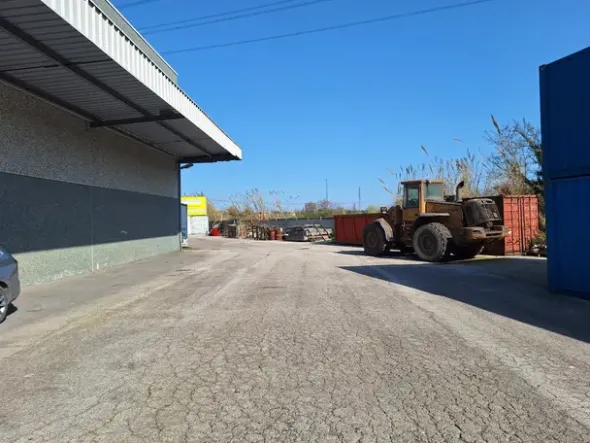 #2638718 Capannone con uffici e corte